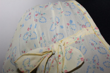 Rochie vintage anii ’30 cu motive vegetale pe fond galben - Img 7