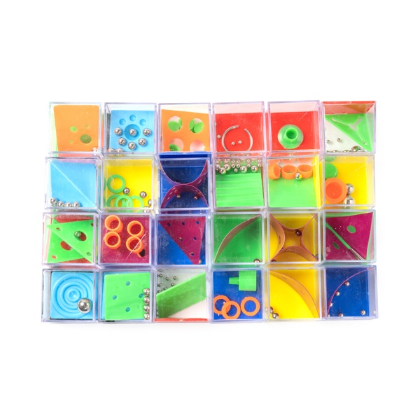 Set de joc de îndemânare, disponibil în 24 de modele diferite