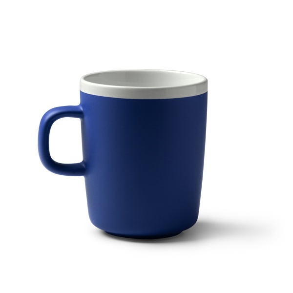 Cana din ceramică în finisaj mat, combinată în alb, are o capacitate de 270 ml