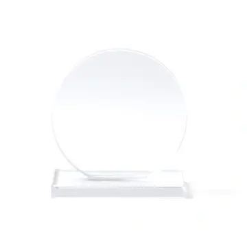 Trofeu din sticlă cu design circular și bază dreptunghiulară
