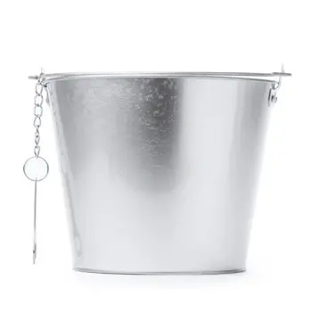 Cupă metalică ideală pentru păstrarea băuturilor reci