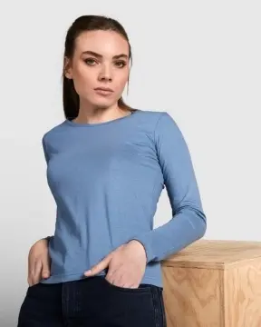 Tricou semi cambrat dama, cu mânecă lungă și guler cu garnitură fină