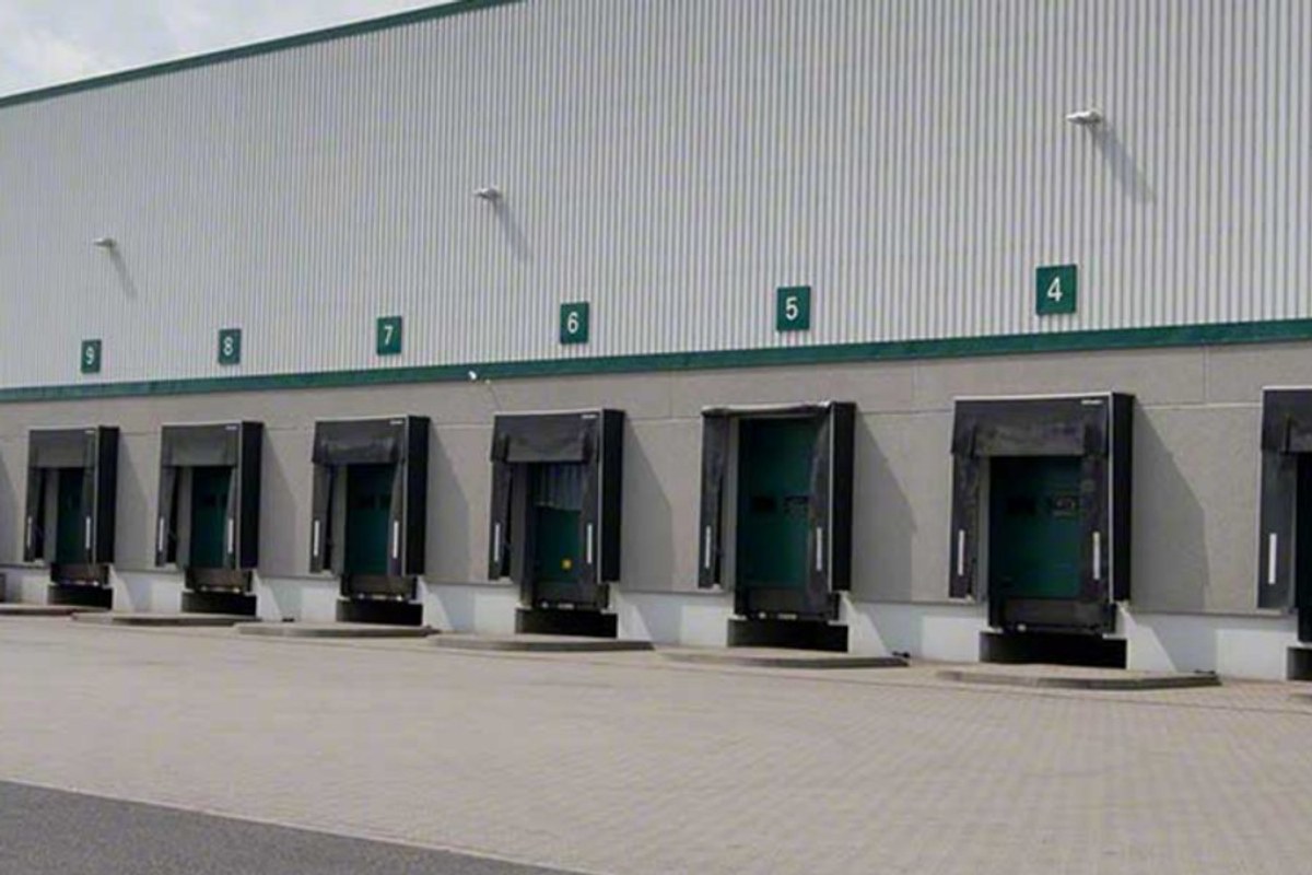 Uși pentru industrie și logistică