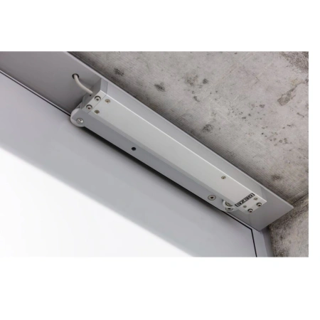 Motorul montat pe toc, deasupra canatului; brațul se pliază complet la închidere, iar carcasa rămâne la numai 40 mm adâncime.