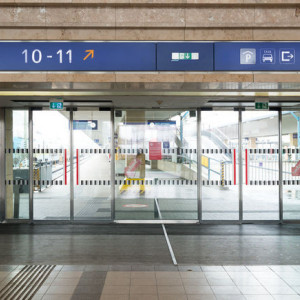 GEZE Slimdrive SL NT-FR - Sistem automat de ușă glisantă liniară pentru căi de evacuare și de salvare - Img 3