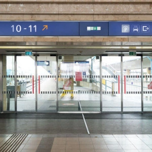 GEZE Slimdrive SL NT-FR - Sistem automat de ușă glisantă liniară pentru căi de evacuare și de salvare - Img 3