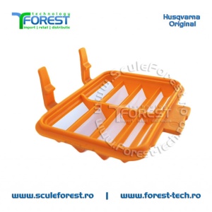 Filtru aer cu sita din plastic original pentru drujba Husqvarna 130, 135 Mark II