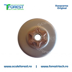 Carcasa ambreiaj originala pentru drujba Husqvarna 120 Mark II, 235, 235e, 236, 236 II, 240, 240e, Jonsered CS2036, CS2040, CS2234, CS2238 si Partner 352, 371 cu pinion fix si rulment pas .3/8" - Img 2