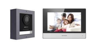 Kit videointercom IP Hikvision DS-KIS602(B), contine: DS-KD8003- IME1(B)/Surface × 1, DS-KH6320-WTE1 × 1, 4-port standard PoE switch × 1, 16 GB TF card × 1, caracteristici post exterior: 2MP HD camera, IR: 3m, WDR, microfon inclus, difuzor inclus, 1 buton
