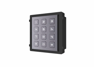 Modul de extensie videointerfon cu tastatura Hikvision DS-KD-KP; permite formarea codului de apartament sau a codului de acces; montajaplicat sau ingropat (accesoriile de montaj nu sunt incluse); iluminarepe timp de noapte; Protectie: IP65, IK7; Dimensiun