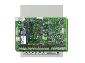 Modul de control acces: 4 fire conexiuni pentru 1 ușă: cititor de cartelă, REX, contact de ușă și ieșire de yală; compatibil cu cititoarele Wiegand 26-bit sau Paradox pe 4 fire: R910 / R915; acces cu cartelă și/sau cod, cu cititorul R915; armare cu cartel