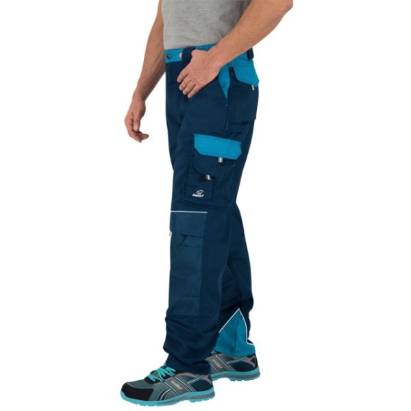 Pantaloni de lucru rezistenti si practici