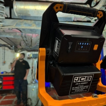 Lampă de șantier, ateliere, service auto 6500 lumeni | JCB KONNECT - Img 3