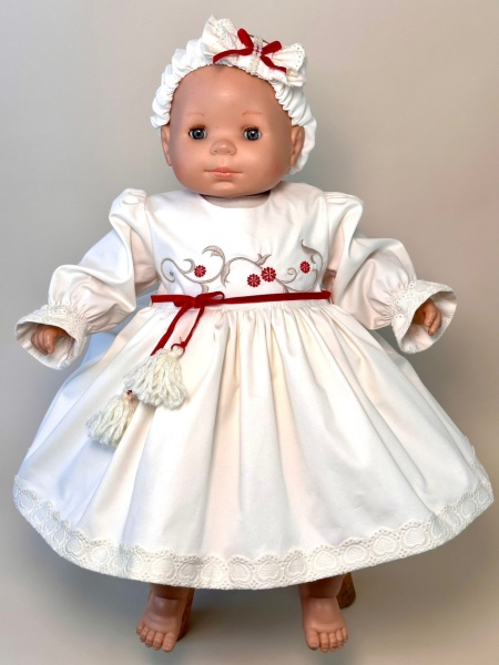 rochie-de-botez-cu-brodarie-rosie