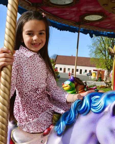 rochita-fete-primavara