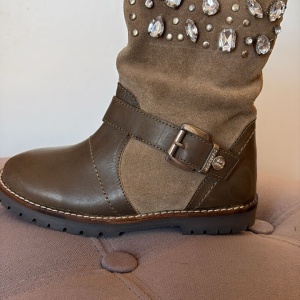 cizme-fetite-piele