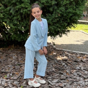 costum-pentru-adolescente