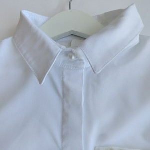guler camasa alba