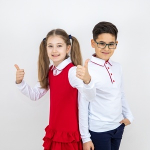 bluza alb cu rosu baieti scoala Andreas