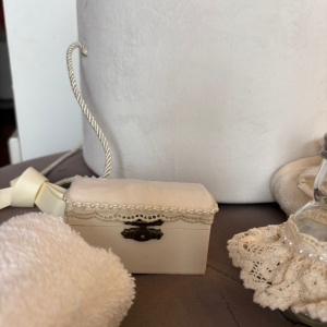 trusou-de-botez-catifea-vintage