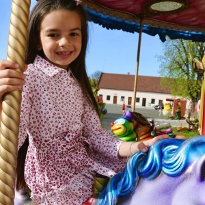 rochita-fete-primavara