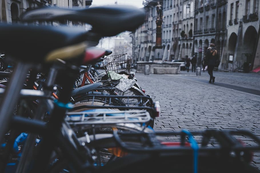 Ai voie cu bicicleta pe DN, pe trotuar, pe drum european, pe autostrada