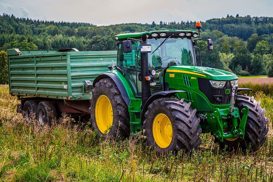 Ai voie sa conduci tractor cu categoria B? Veste buna pentru fermieri!