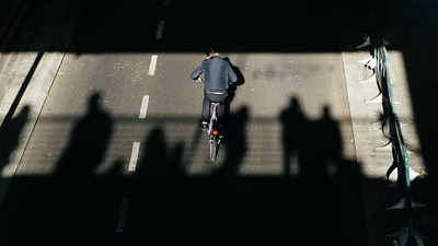 Extrase din codul rutier privind biciclistii. Ce (nu) trebuie sa faci?