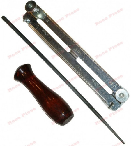 File for sharpening chain with support with wooden handle