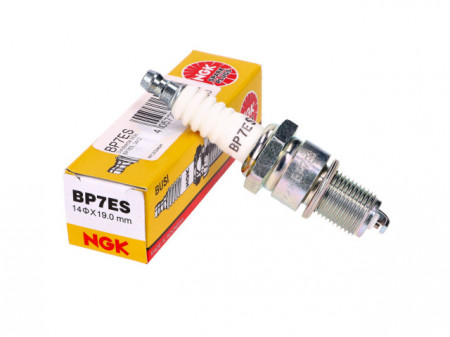 NGK BP7ES motorkerékpár / robogó gyújtógyertyák