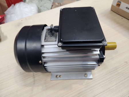 SCONTO 30% Motore elettrico monofase 4 KW 3000RPM RESIGILAT