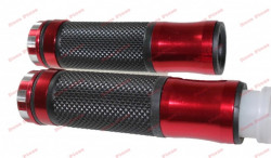 Rote Metallgriffe