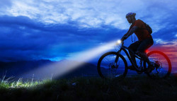 Far bicicleta 250 Lumeni