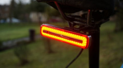 Stop de bicicleta cu incarcare USB 2206 (100 Lumeni)