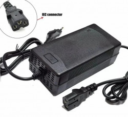 Elektromos robogó akkumulátor töltő 67.2V 10A