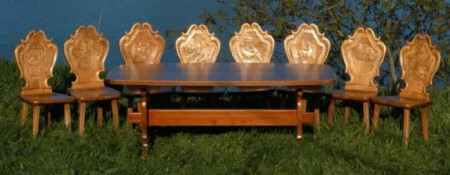 Masă 1800 x 850 x 780 cm cu 6 scaune gravate având motive - vânătoreşti