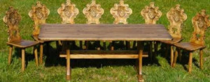 Masă 1800 x 850 x 780 cm cu 6 scaune gravate având motive - struguri