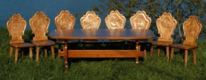 Masă 1800 x 850 x 780 cm cu 6 scaune gravate având motive - vânătoreşti