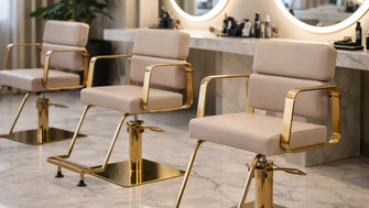 💺 Scaun de coafor profesional – cum alegi modelul ideal pentru confort, durabilitate și imagine premium