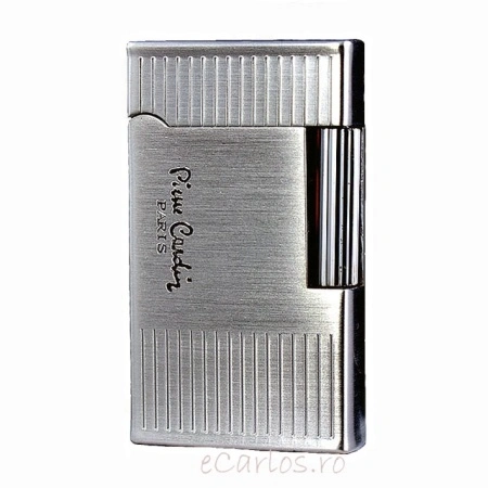 Bricheta Pierre Cardin model 78-05, vedere laterala cu rotita de aprindere in prim plan. Culoarea brichetei este argintie, incarcare cu gaz