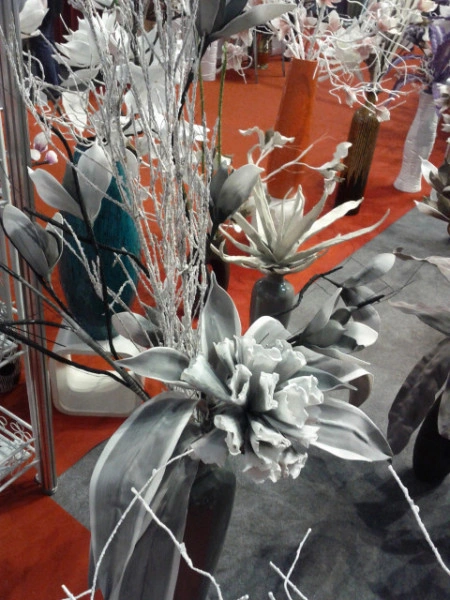 Floare decorativa ,creanga magnolie cu 5 flori alb-gri, L90cm - Img 2