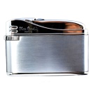 Brichetă metalică retro Pierre Cardin 277-02, vedere laterala, aprindere cu piatra, culoare argintiu satinat, rotita reglat flacara