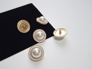 Nasturi metalici aurii imitatie perla, cod2529 K, alb