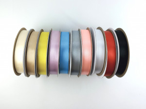 Set A - panglici satinate ambele fete 15 mm - 10buc (ivoire, bej, galben, lila, bleu, gri, roz, alb, rosu, negru))
