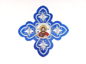 Cruce brodata mare - albastru cu argintiu cu Domnul Isus - 1buc.