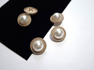 Nasturi metalicI auriu mat si imitatie perla, cod2529 F