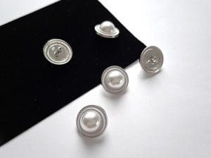 Nasturi metalici argintii imitatie perla, cod2529 J, alb