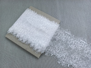 Dantela chantilly neelastica alba 9cm, cod8803 - Img 1