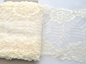 Dantela elastica alba cu broderie crem - 18cm/10m, cod304 - Img 1