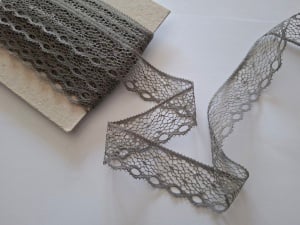 Dantela neelastica gri 2,80 cm, cod7